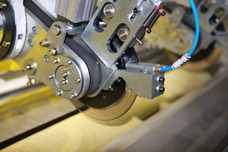 Grinding and deburring a casting